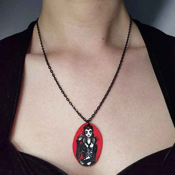 Goth victorian vampire portrait necklace ✦ unique black chain & pendant necklace - Picture 3 of 10